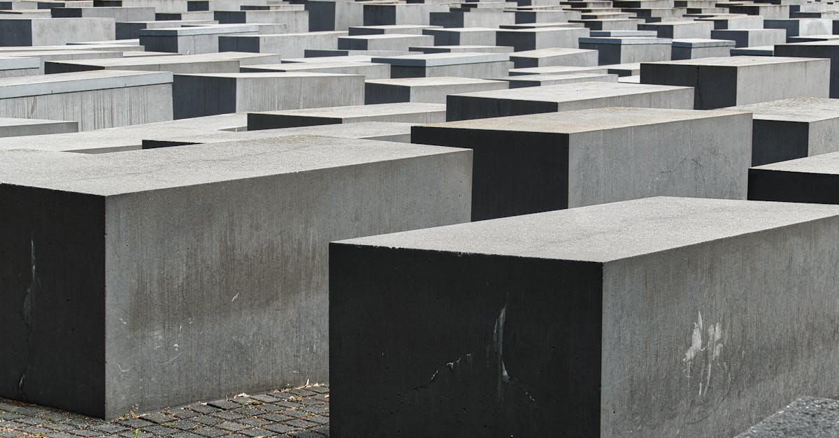 découvrez des sites juifs emblématiques et historiques qui révèlent la richesse de la culture et de l'histoire juives à travers le monde. explorez des destinations incontournables, des monuments, et des musées qui témoignent de l'héritage juif.