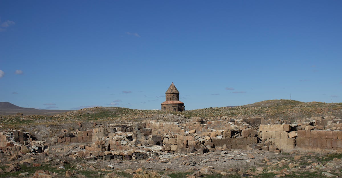 découvrez kars, un lieu fascinant qui allie histoire, culture et paysages époustouflants. explorez ses monuments emblématiques, savourez la cuisine locale et immergez-vous dans l'atmosphère chaleureuse de cette destination unique.