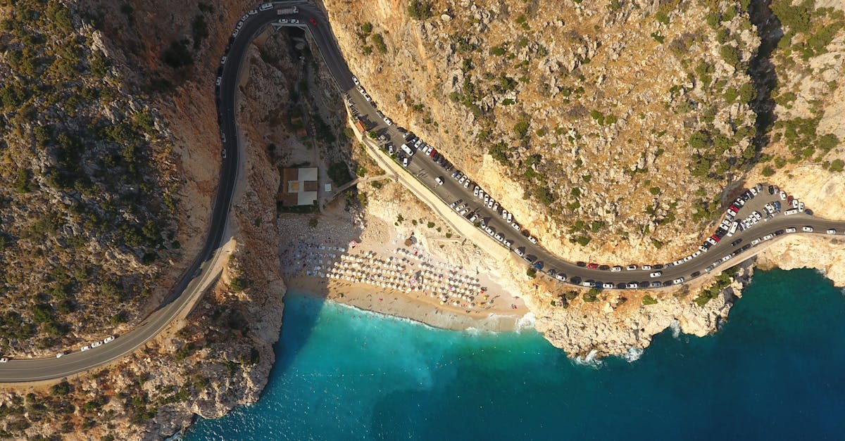 découvrez kaş, une charmante ville côtière de la turquie, célèbre pour ses eaux cristallines, ses paysages majestueux et son ambiance paisible. idéal pour les amateurs de plongée, de randonnée et de culture, kaş vous offre des expériences inoubliables au cœur de la méditerranée.