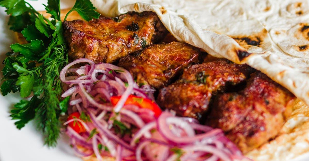 découvrez le meilleur kebab de la ville ! savourez nos délicieuses viandes grillées, légumes frais et sauces maison dans un pain moelleux. une expérience culinaire inoubliable pour les amateurs de cuisine rapide et savoureuse.