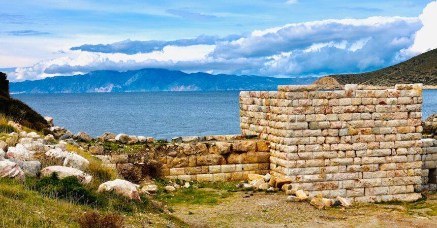 découvrez knidos, une ancienne ville côtière de la grèce, célèbre pour ses ruines historiques, son amphithéâtre impressionnant et son architecture hellénique. explorez l'héritage culturel et les paysages pittoresques de ce site archéologique unique.