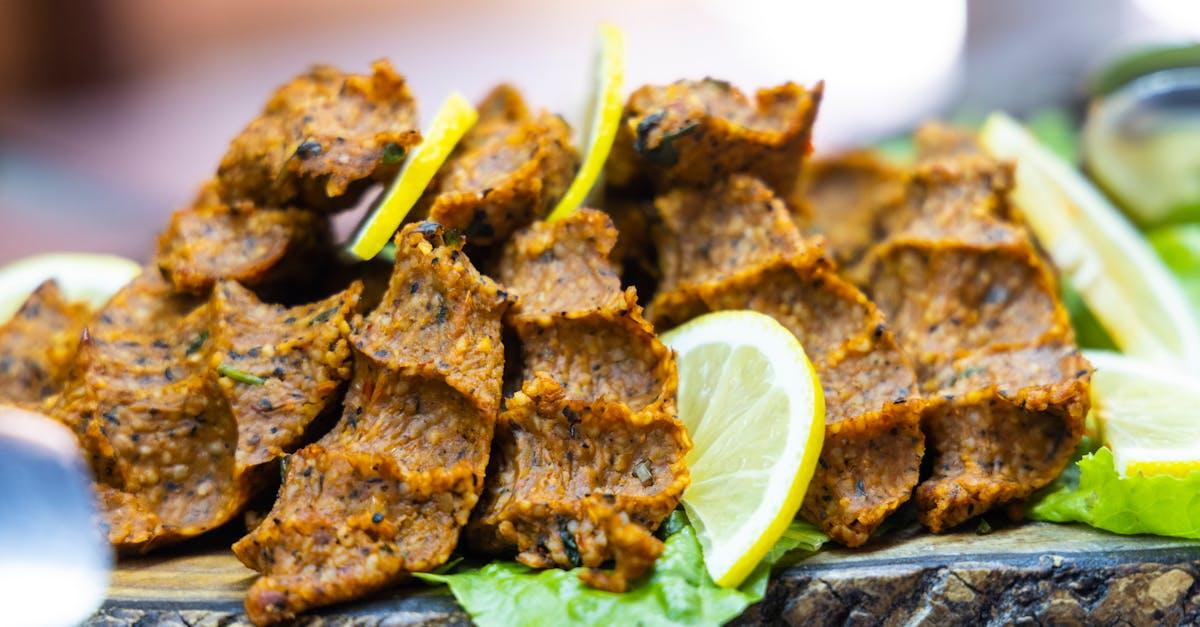 découvrez les köftes, ces délicieuses boulettes de viande épicées, emblématiques de la cuisine méditerranéenne et du moyen-orient. préparées à partir de viande hachée, d'herbes fraîches et d'épices savoureuses, elles sont idéales pour un repas convivial ou un barbecue. savourez leur goût authentique et laissez-vous tenter par cette spécialité gourmande.