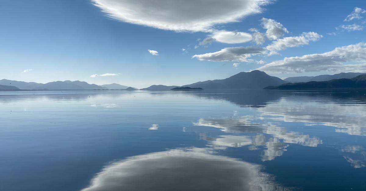 découvrez köyceğiz, une charmante ville de la côte turquoise de la turquie, célèbre pour ses paysages enchanteurs, ses lacs pittoresques et sa riche culture. explorez ses sources thermales, ses sentiers de randonnée et savourez la cuisine locale dans un cadre apaisant.