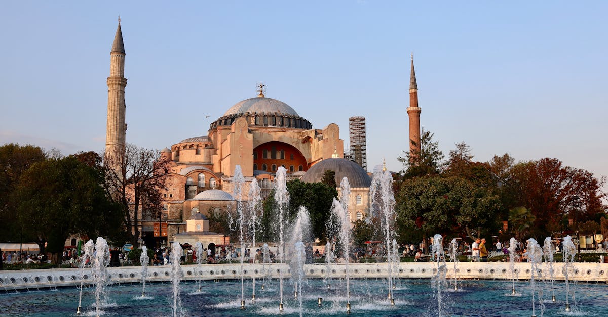 découvrez la beauté cachée de küçük ayasofya, un trésor architectural situé à istanbul. cet ancien monastère, avec son histoire fascinante et son atmosphère unique, invite à la contemplation et à l'émerveillement. venez explorer ses mosaïques délicates et son ambiance chaleureuse.
