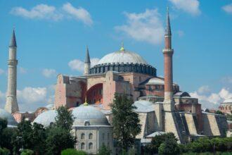 découvrez la petite sainte-sophie (küçük ayasofya), un trésor historique d'istanbul alliant majesté byzantine et influences ottomanes, offrant une expérience inoubliable aux amateurs d'art et d'histoire.