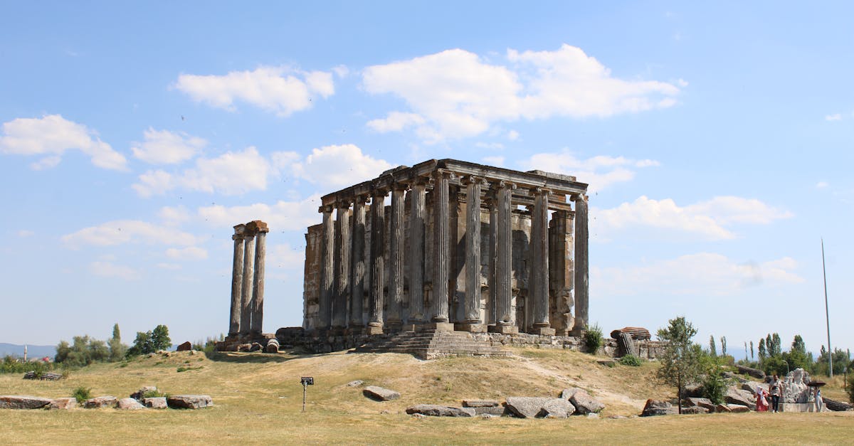 découvrez kütahya, une ville turque riche en histoire et en culture, célèbre pour sa magnifique céramique et ses bains turcs traditionnels. explorez ses sites historiques, ses paysages pittoresques et plongez dans la gastronomie locale.