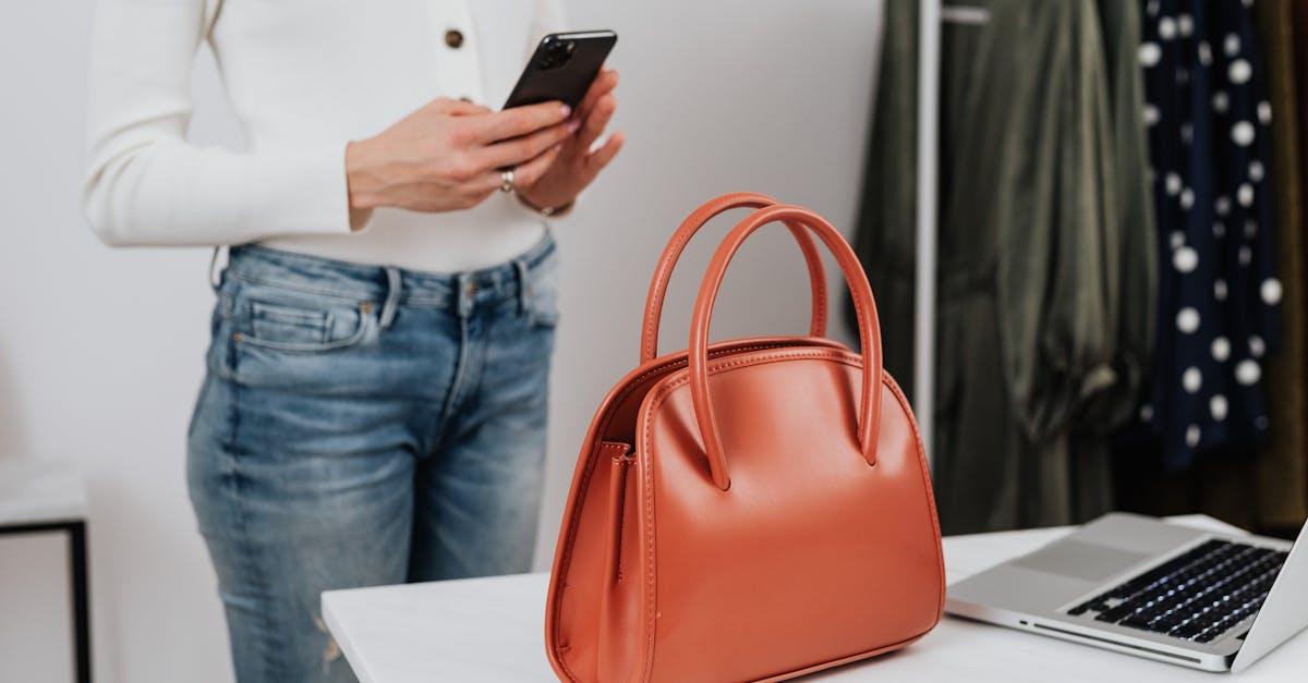 découvrez la mode en cuir en turquie : un shopping unique pour des vêtements en cuir de qualité. explorez les tendances, styles et artisans locaux pour trouver la pièce parfaite qui allie élégance et authenticité.