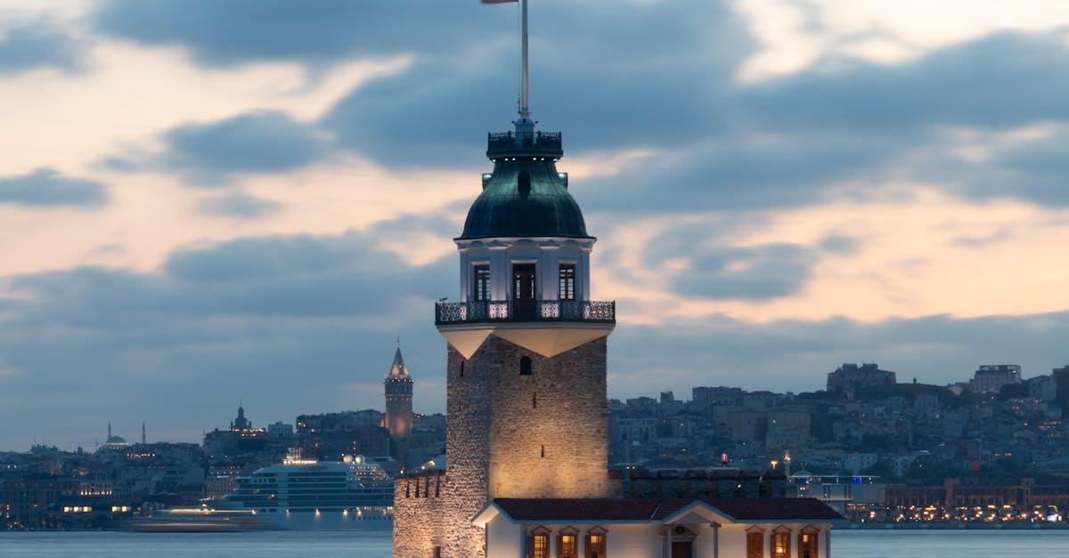 découvrez la magie de la tour de la demoiselle, un symbole emblématique d'istanbul. plongez dans son histoire fascinante et profitez de vues imprenables sur le bosphore et la ville. une visite incontournable pour les amoureux de culture et de paysages.