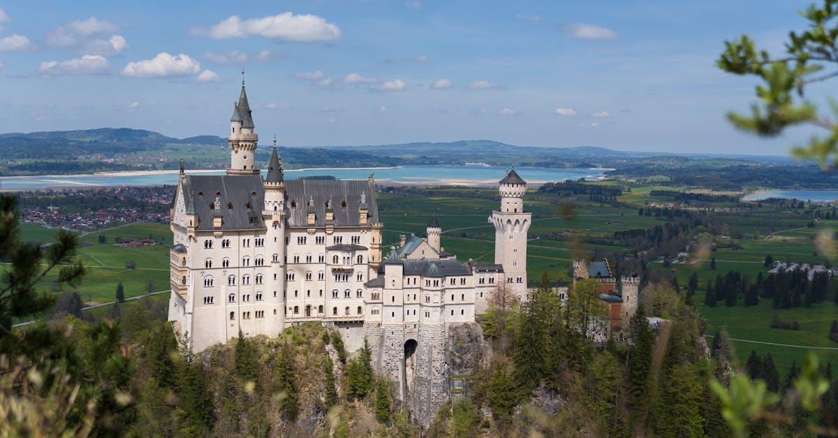 découvrez le château de mamure, une majestueuse forteresse médiévale située en turquie, offrant des vues imprenables sur la mer et une riche histoire à explorer. plongez dans l'architecture impressionnante et les récits du passé tout en flânant dans ses jardins.