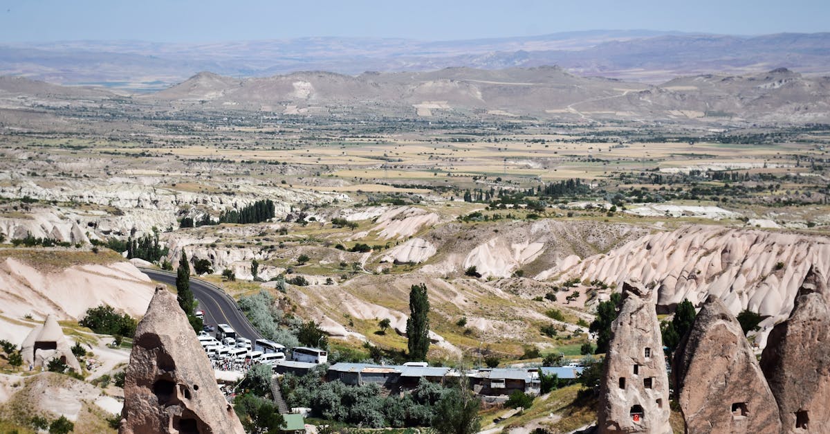 découvrez mustafapaşa, un charmant quartier de cappadoce en turquie, réputé pour son patrimoine historique, ses maisons anciennes, et ses paysages époustouflants. explorez la culture locale, profitez de la délicieuse cuisine turque et laissez-vous envoûter par la beauté unique de cette destination authentique.
