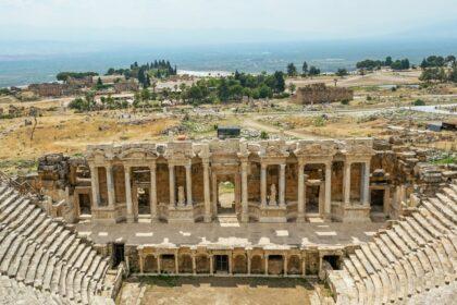 découvrez phrygie, une région historique de turquie riche en culture et en patrimoine. explorez ses paysages enchanteurs, ses vestiges antiques et son influence sur l'histoire de l'asie mineure. plongez dans l'héritage unique de cette terre fascinante.