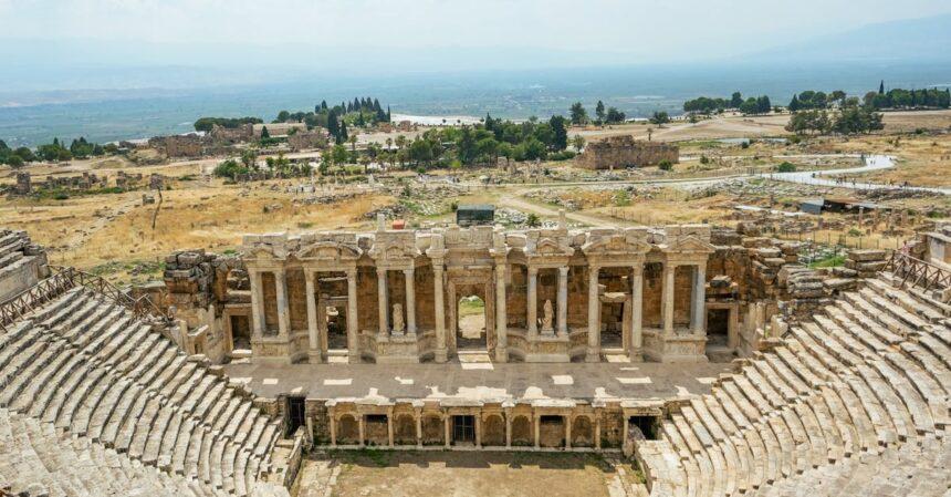 découvrez phrygie, une région historique de turquie riche en culture et en patrimoine. explorez ses paysages enchanteurs, ses vestiges antiques et son influence sur l'histoire de l'asie mineure. plongez dans l'héritage unique de cette terre fascinante.