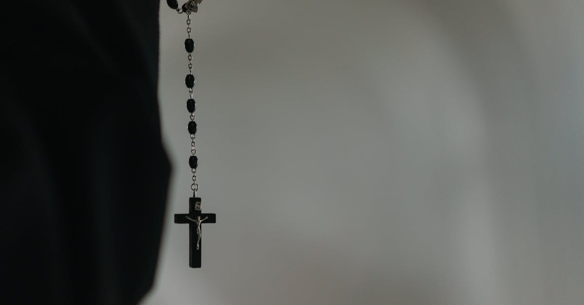 découvrez les perles de prière, un outil spirituel essentiel pour la méditation et la prière. explorez leur symbolique, leur fabrication artisanale et comment elles peuvent enrichir votre pratique quotidienne.