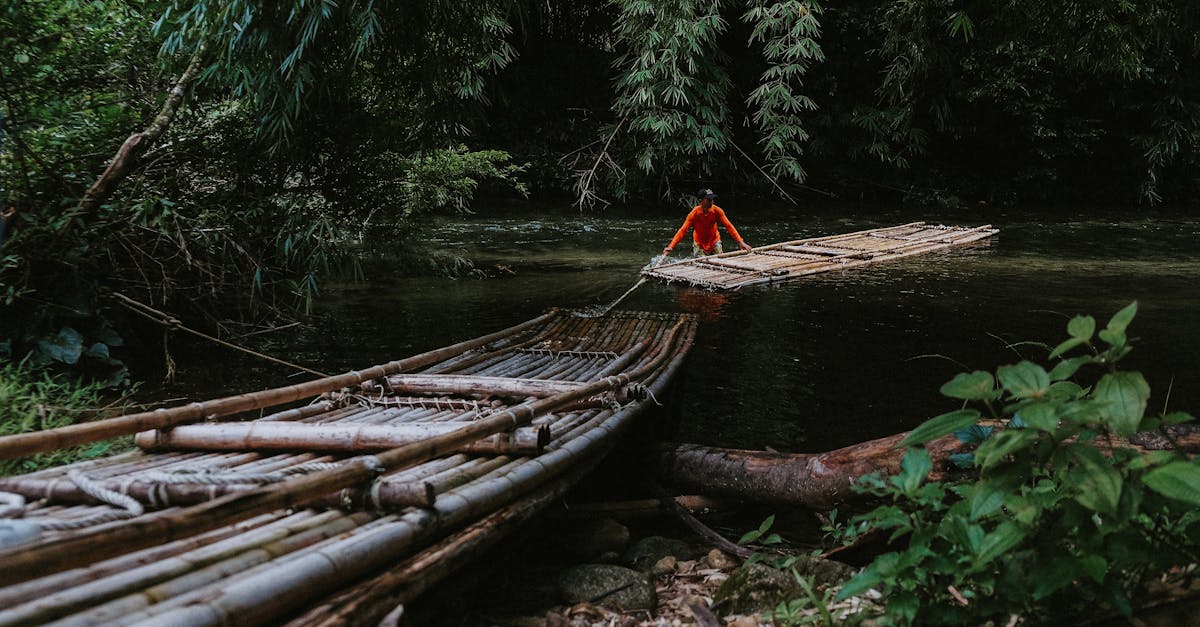 découvrez l'excitation du rafting, un sport d'aventure qui vous plonge au coeur des rivières tumultueuses. naviguez à travers des paysages à couper le souffle, ressentez l'adrénaline des rapides et partagez des moments inoubliables avec vos compagnons d'aventure. que vous soyez débutant ou expert, le rafting promet des sensations fortes et une expérience unique en pleine nature.