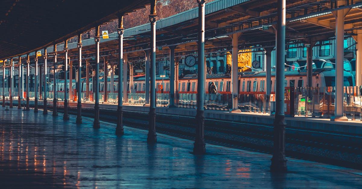 découvrez sirkeci, un quartier historique d'istanbul, riche en culture et en patrimoine. explorez ses rues animées, ses délicieuses cuisines locales et profitez de l'architecture fascinante qui témoigne de l'héritage ottoman.