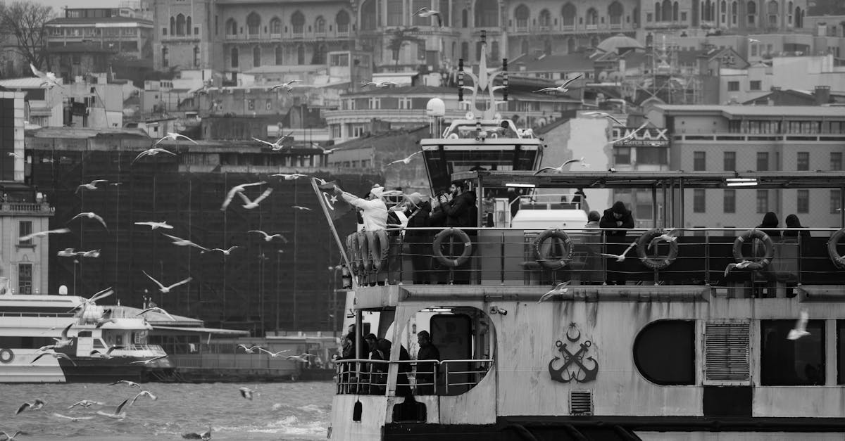 découvrez sirkeci, le quartier historique d'istanbul, où l'histoire rencontre la modernité. explorez ses ruelles animées, ses monuments emblématiques et ses saveurs locales qui en font une destination incontournable pour les voyageurs.