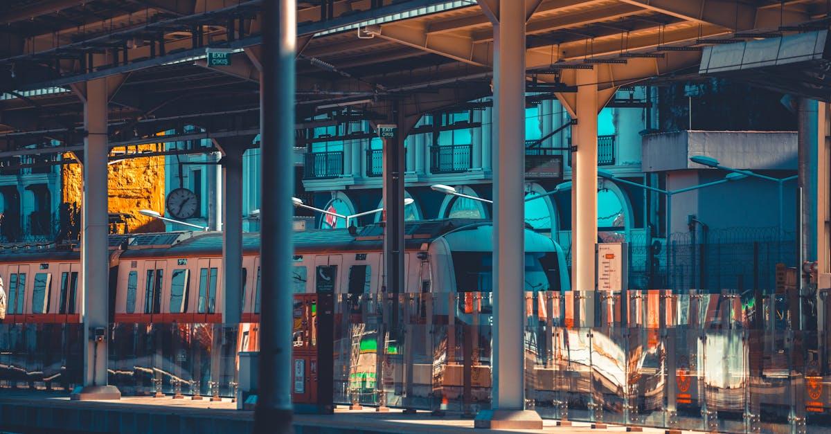 découvrez sirkeci, un quartier emblématique d'istanbul où l'histoire rencontre la modernité. explorez ses ruelles pavées, ses cafés animés et ses sites culturels fascinants, tout en savourant l'authenticité de cette région vibrante.