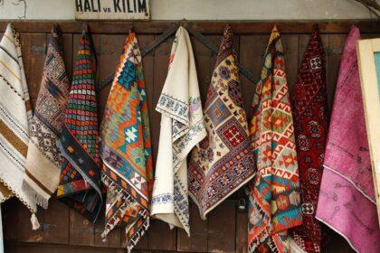 découvrez l'élégance et l'artisanat des tapis turcs, riches en couleurs et motifs uniques. transformez votre intérieur avec ces pièces authentiques qui allient tradition et modernité. explorez notre collection de tapis turcs minutieusement tissés à la main pour ajouter une touche chaleureuse et sophistiquée à votre décoration.