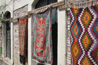 découvrez l'élégance intemporelle des tapis turcs, alliant tradition artisanale et design contemporain. apportez une touche d'authenticité à votre intérieur avec nos collections variées de tapis tissés à la main, reflétant la richesse de la culture turque.