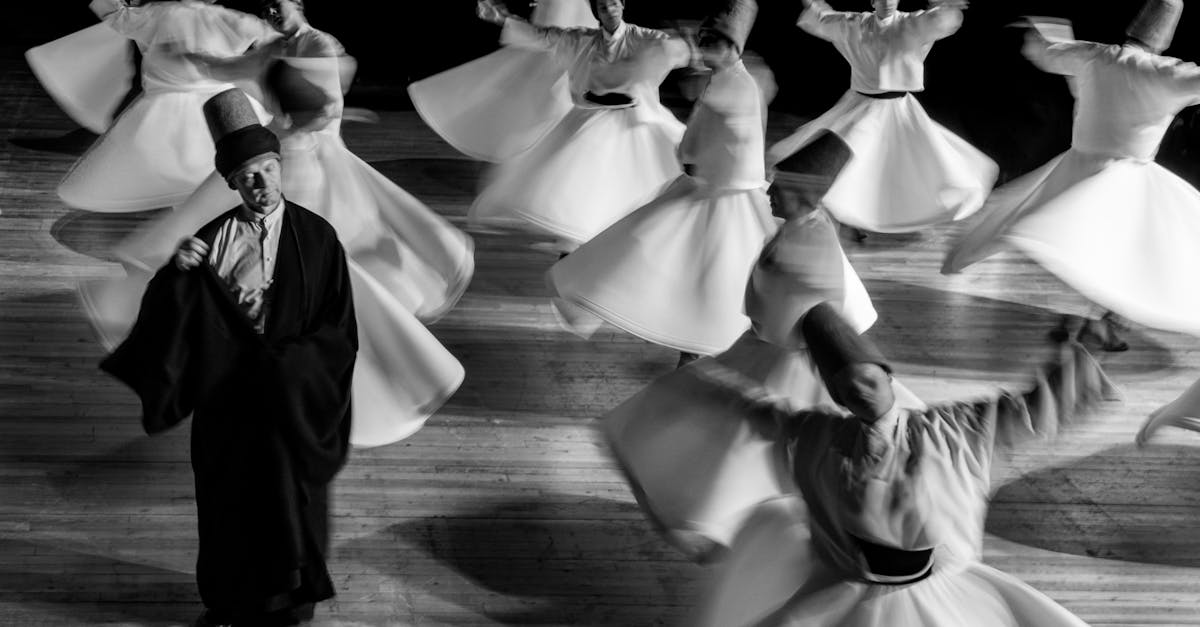 découvrez l'art fascinant du whirling, une pratique spirituelle et artistique issue des traditions soufies, alliant mouvement, musique et méditation. laissez-vous emporter par cette danse enivrante qui élève le corps et l'esprit.