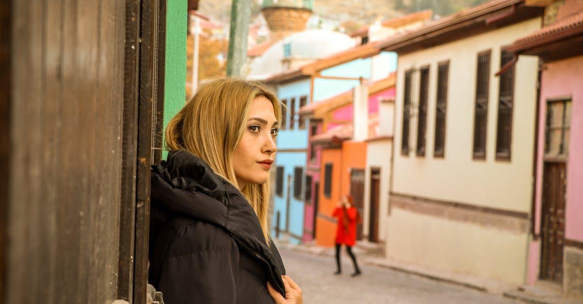 découvrez afyonkarahisar, une ville turque riche en histoire et en culture. explorez ses magnifiques sites historiques, savourez des spécialités culinaires uniques et profitez des thermes relaxants qui font la renommée de cette destination fascinante.