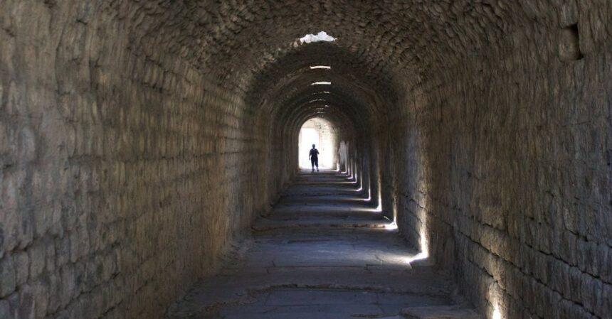 découvrez bergama, une ville historique de turquie, célèbre pour ses vestiges antiques, son architecture impressionnante et son riche patrimoine culturel. explorez les ruines de l'ancienne ville de pergame, classée au patrimoine mondial de l'unesco, et vivez une expérience inoubliable au cœur de l'histoire.