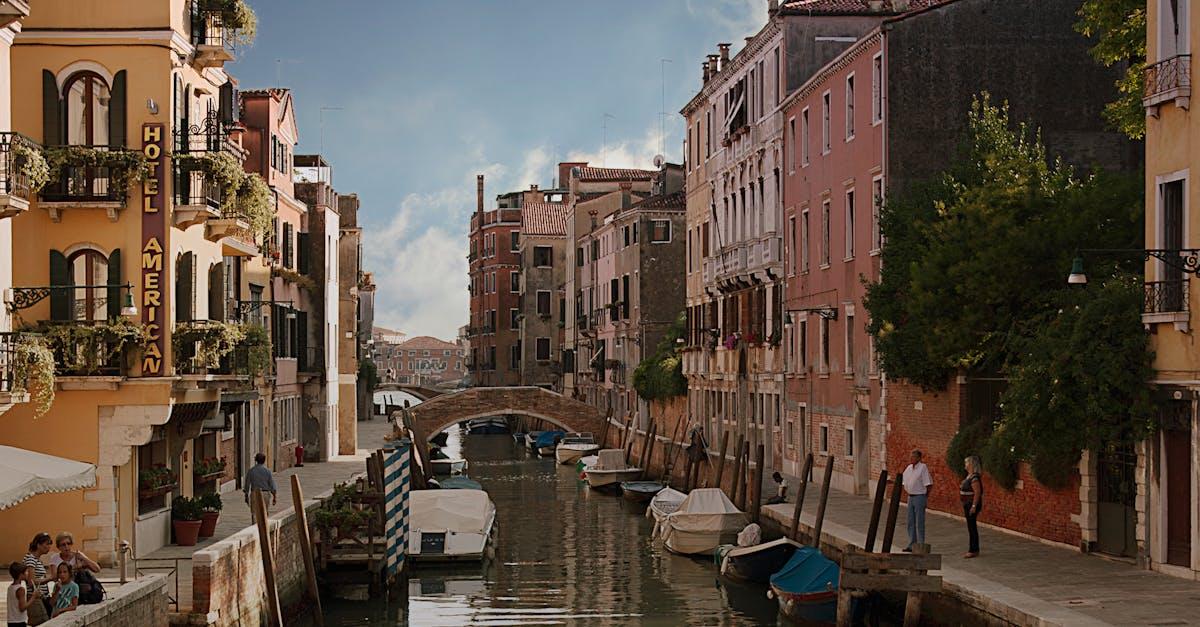 découvrez notre sélection des meilleurs hôtels, où le confort et le luxe se rencontrent. que vous planifiez des vacances relaxantes ou un voyage d'affaires, trouvez l'hébergement idéal pour votre séjour, avec des services de qualité et des emplacements privilégiés.