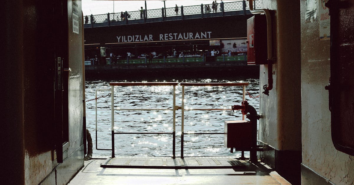 découvrez les meilleurs restaurants du bosphore, offrant une expérience culinaire unique avec une vue imprenable sur le détroit. savourez des plats traditionnels turcs et des délices internationaux dans une ambiance chaleureuse et accueillante.