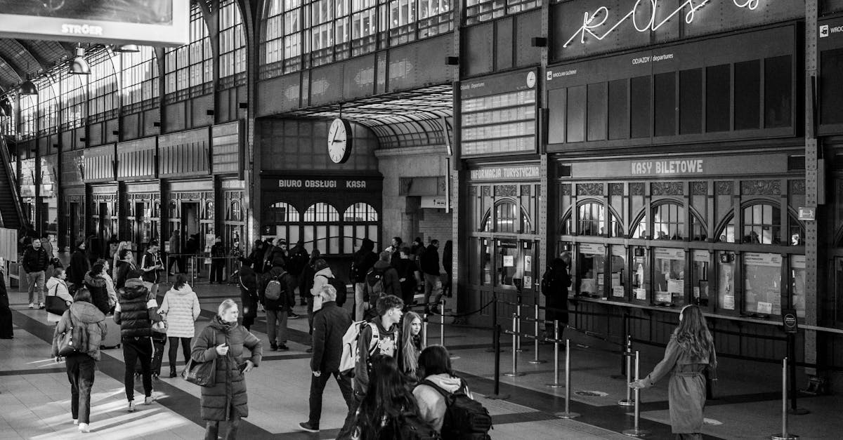 découvrez notre terminal de bus moderne et convivial, offrant des services de transport efficaces et un accès facile à diverses destinations. profitez d'attentes agréables grâce à nos installations confortables et à des informations en temps réel sur les départs et arrivées.
