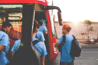 découvrez le plaisir du voyage en bus : une option économique et conviviale pour explorer de nouvelles destinations. profitez de trajets confortables, de paysages magnifiques et d'une expérience enrichissante tout en voyageant de manière responsable.