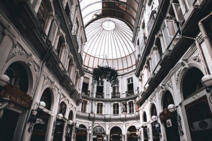 découvrez cicek pasaji, un lieu emblématique offrant une expérience unique au cœur des fleurs et des plantes à istanbul. plongez dans une atmosphère colorée et parfumée, parfaite pour les amateurs de horticulture et les visiteurs en quête de souvenirs authentiques.