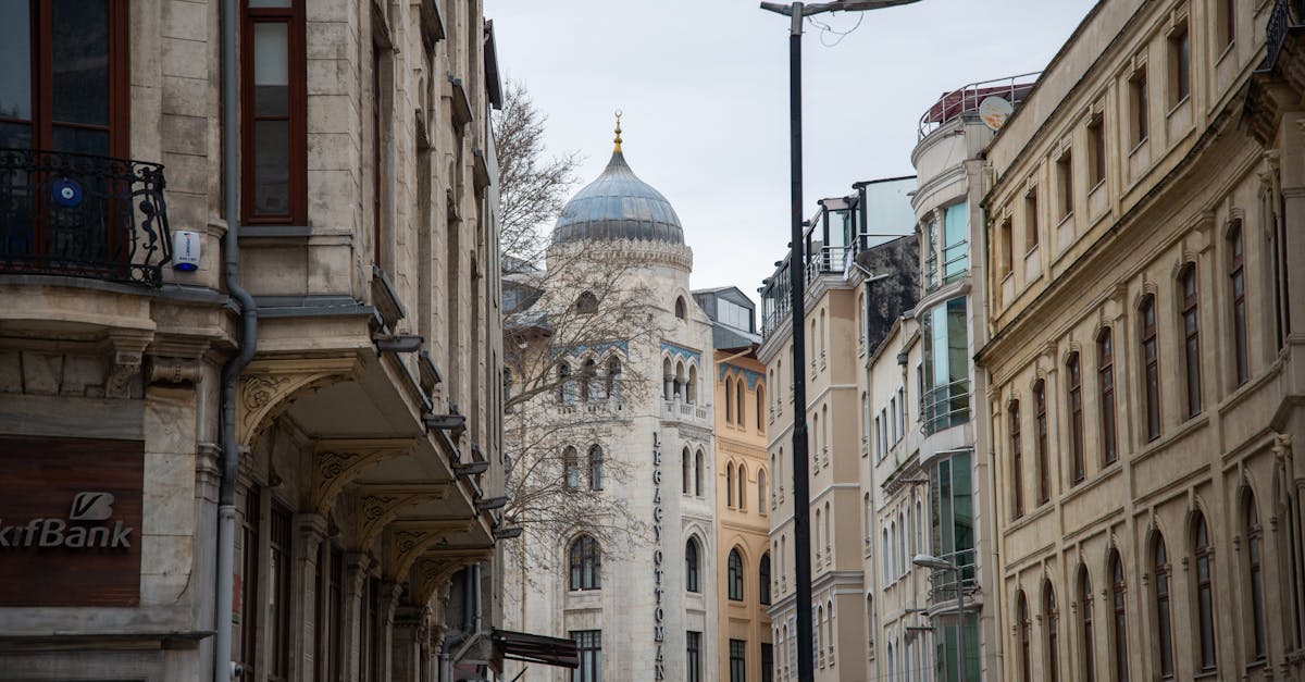 découvrez le conrad hotel istanbul, un havre de luxe au cœur de la ville où modernité et tradition se rencontrent. profitez d'un hébergement raffiné, de services exceptionnels et d'une vue imprenable sur le bosphore, tout en explorant les richesses culturelles d'istanbul.