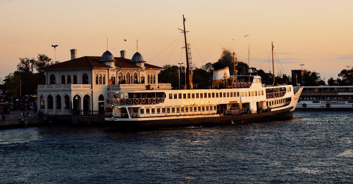 découvrez nos terminaux de croisière, des points d'embarquement modernes offrant des services de qualité pour rendre votre expérience de voyage inoubliable. profitez de l'accès à des destinations de rêve tout en bénéficiant d'un confort optimal et d'une multitude d'options pour vos loisirs et votre détente.
