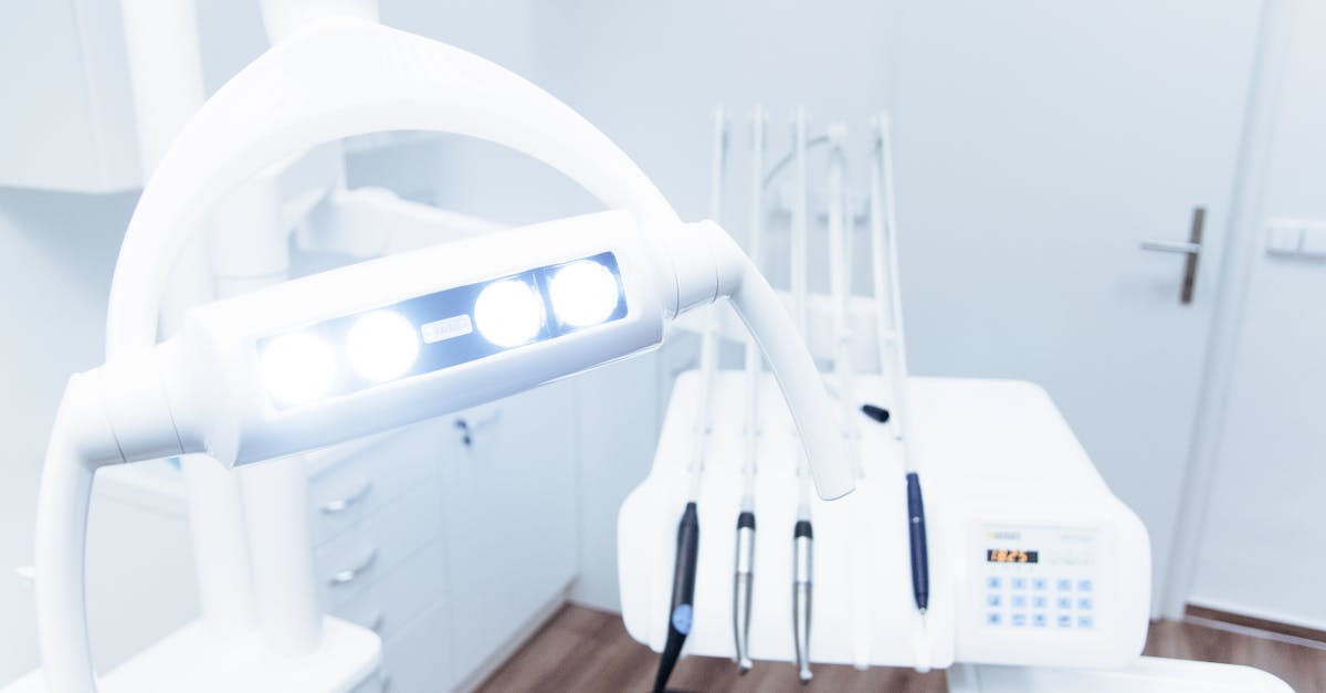 découvrez l'univers de la dentisterie : des soins dentaires préventifs aux traitements esthétiques, en passant par l'orthodontie et les conseils d'hygiène bucco-dentaire. prenez soin de votre sourire pour une santé dentaire optimale.