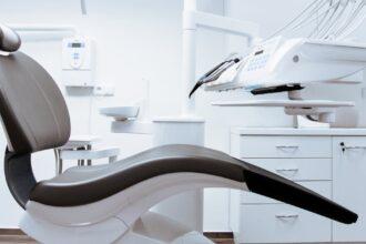 découvrez l'art de la dentisterie, la science dédiée à la santé bucco-dentaire. explorez nos conseils sur l'hygiène dentaire, les traitements innovants et l'importance des visites régulières chez le dentiste pour un sourire éclatant et une santé optimale.