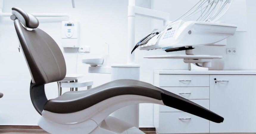 découvrez l'art de la dentisterie, la science dédiée à la santé bucco-dentaire. explorez nos conseils sur l'hygiène dentaire, les traitements innovants et l'importance des visites régulières chez le dentiste pour un sourire éclatant et une santé optimale.