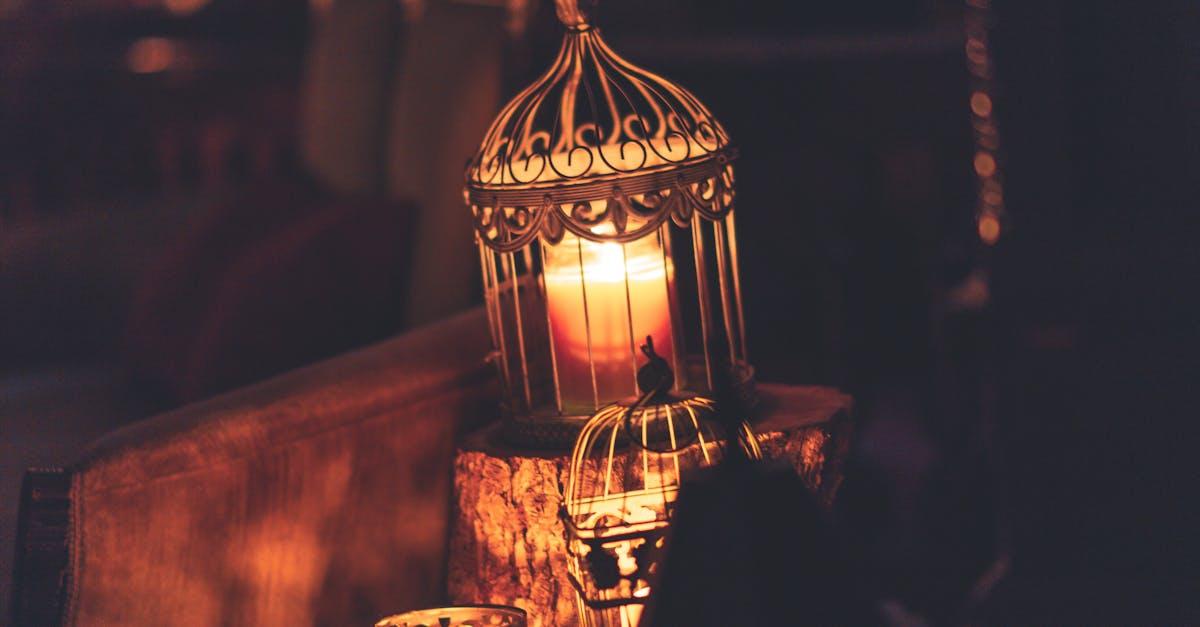 découvrez la signification et les traditions de l'eid, une célébration joyeuse marquée par la prière, le partage et la convivialité. apprenez comment différentes cultures à travers le monde célèbrent cet événement majeur avec des mets délicieux, des échanges de cadeaux et des moments inoubliables en famille et entre amis.