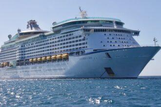 découvrez le service de ferry qui relie les plus belles destinations maritimes. profitez d'une traversée confortable et admirez des paysages à couper le souffle tout en rejoignant votre prochaine aventure.