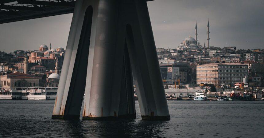 découvrez l'univers des ferryboats, ces embarcations incontournables pour traverser les rivières et les mers. explorez leur histoire, leur fonctionnement et les plus belles traversées à travers le monde.