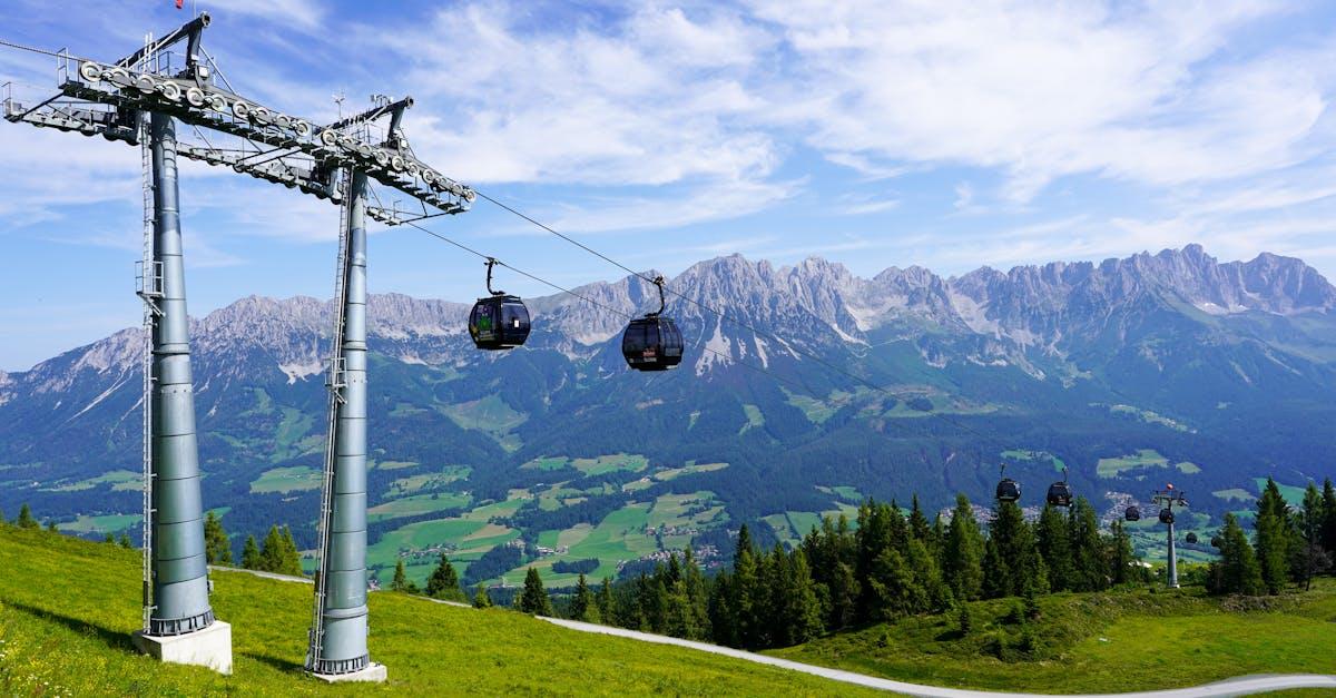 découvrez le funiculaire, le moyen de transport innovant et panoramique qui vous fait gravir des pentes avec facilité tout en offrant des vues imprenables. parfait pour explorer les collines et montagnes, le funiculaire allie confort et aventure. embarquez pour une expérience unique !