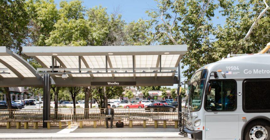 découvrez la station de bus harem, un hub incontournable pour vos déplacements à istanbul. modernité, confort et accès facile aux lignes de transport en commun vous attendent pour un voyage sans tracas.