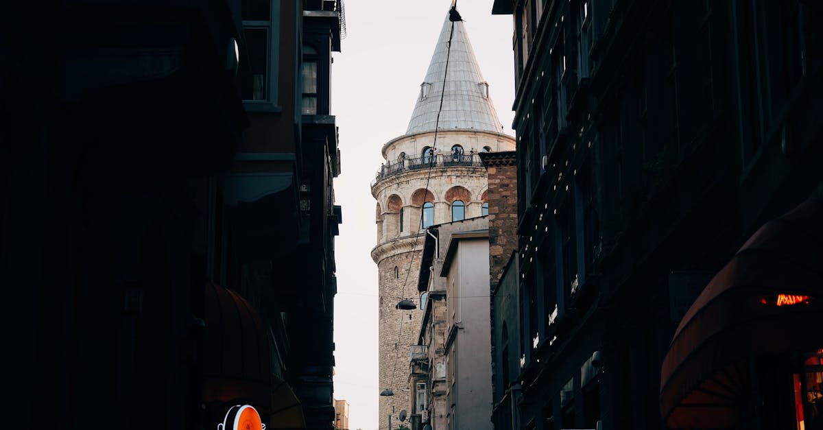 découvrez la beauté et la richesse culturelle d'istanbul avec nos tours guidés. explorez les sites emblématiques, savourez la délicieuse gastronomie locale et plongez dans l'histoire fascinante de cette ville unique qui relie l'orient et l'occident.