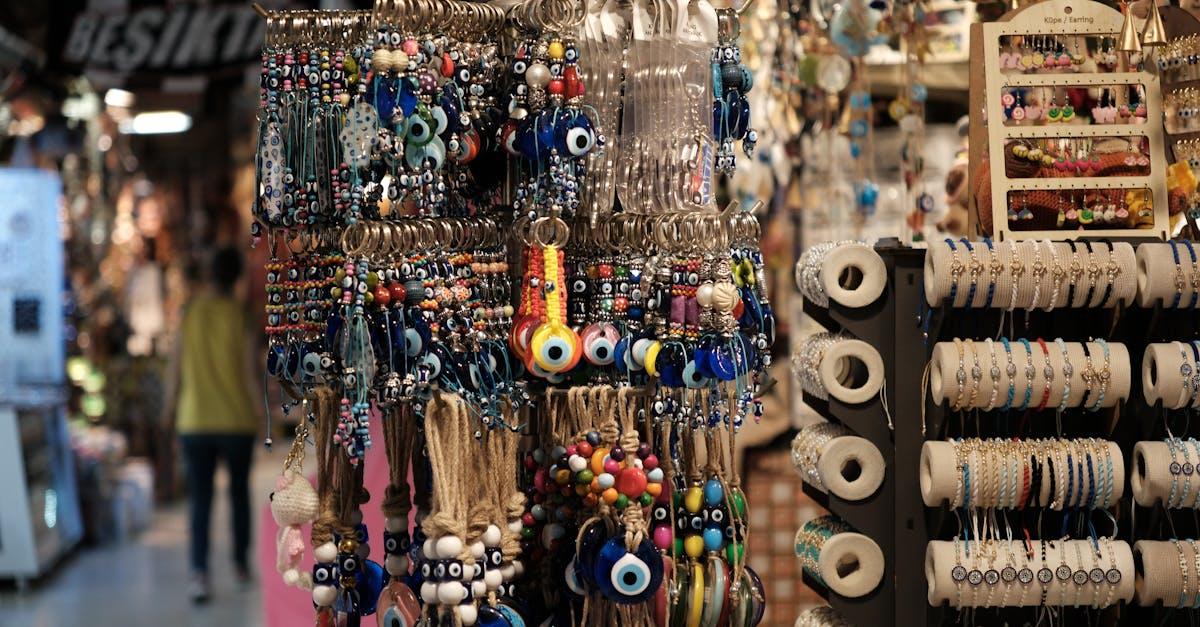 découvrez izmir, la belle métropole turque alliant histoire, culture vibrante et plages ensoleillées. explorez ses sites historiques, ses marchés animés et savourez une cuisine délicieuse au cœur de la mer égée.