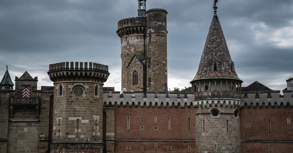 découvrez le château de mamure, un impressionnant monument historique situé en turquie, entouré de paysages pittoresques. explorez son architecture médiévale, ses fortifications remarquablement préservées et plongez dans l'histoire fascinante de cette forteresse côtière. un lieu idéal pour les amateurs d'histoire et de nature.