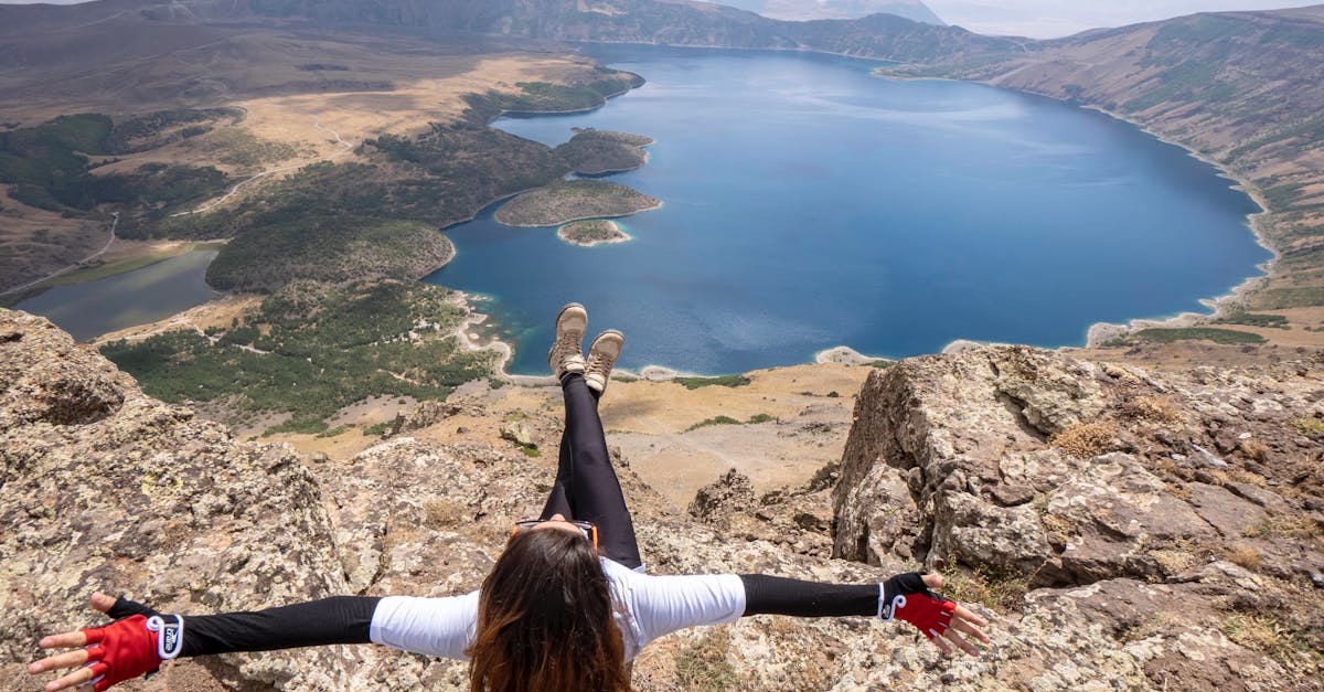 découvrez nemrut, un site archéologique fascinant en turquie, célèbre pour ses impressionnantes statues monumentales et ses sépultures royales qui offrent un aperçu captivant de l'histoire ancienne. parfait pour les amateurs de culture et d'aventure.
