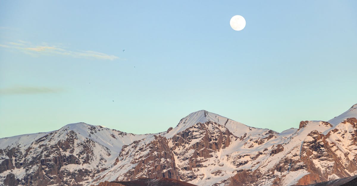 découvrez niğde, une ville turque riche en histoire et en culture, offrant des paysages pittoresques, des sites historiques fascinants et une délicieuse cuisine locale. explorez ses merveilles naturelles et plongez dans le patrimoine unique de cette région méconnue.