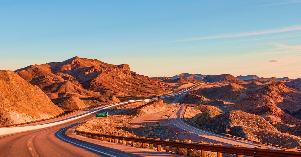 partez à l'aventure avec notre guide de road trip ! découvrez des itinéraires spectaculaires, des paysages à couper le souffle et des conseils pratiques pour profiter pleinement de votre voyage sur la route. que vous soyez en voiture, en van ou à moto, préparez-vous à vivre des moments inoubliables.