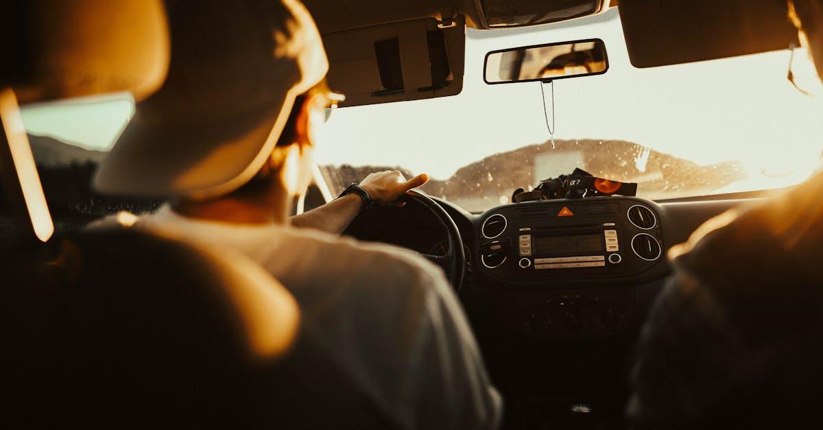découvrez l'aventure ultime avec notre guide de road trip. explorez des paysages époustouflants, des destinations inoubliables et des conseils pratiques pour une expérience de voyage inégalée sur la route.
