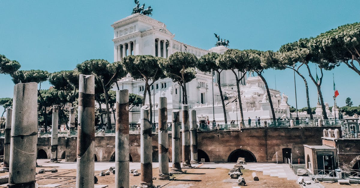 découvrez l'émerveillement des ruines romaines, témoins d'une époque glorieuse, où l'histoire, l'architecture et la culture se mêlent pour raconter le passé fascinant de la rome antique. plongez dans l'exploration de ces vestiges majestueux et laissez-vous transporter à travers le temps.