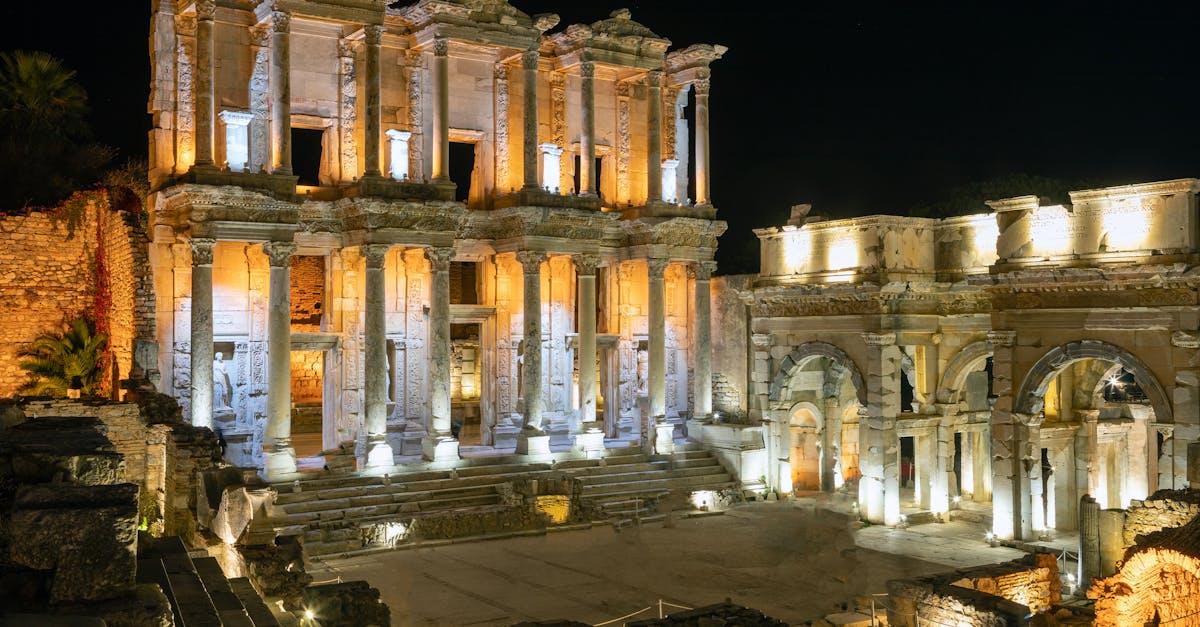 découvrez selçuk, une charmante ville historique en turquie. plongez dans son riche patrimoine culturel, explorez les ruines majestueuses d'éphèse et visitez la basilique sainte-marie. selçuk vous offre un voyage inoubliable à travers le temps et les merveilles de l'antiquité.